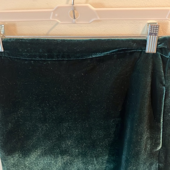 Elegant Velvet Skirt - Picture 3 of 7